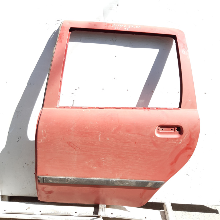 Usa / Portiera Stanga,spate,Rosu Fiat PUNTO (176) 1993 - 1999