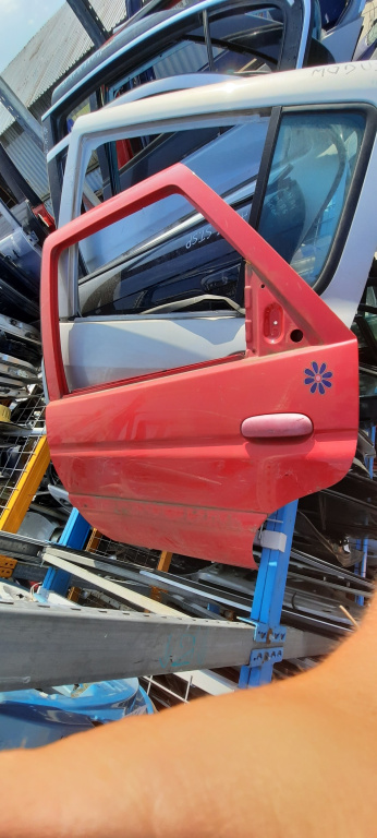 Usa / Portiera Stanga,spate,Rosu Ford ESCORT Mk 7 1995 - 2000