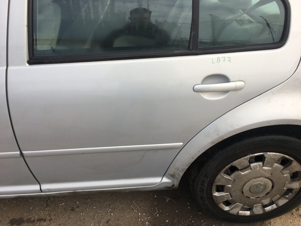 Usa / Portiera Stanga Spate VW Bora Berlina 1998 - 2005 Cod Culoare LB7Z