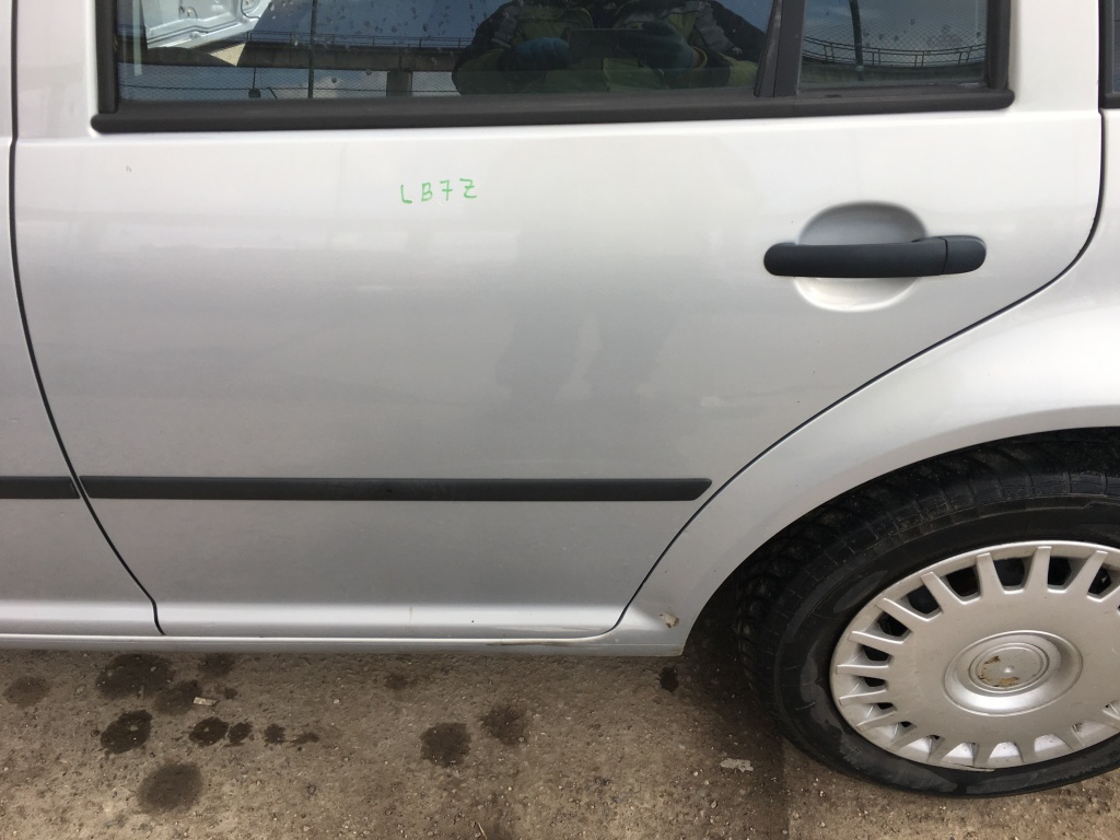 Usa / Portiera Stanga Spate VW Bora Break / Combi 1998 - 2005 Cod Culoare LB7Z