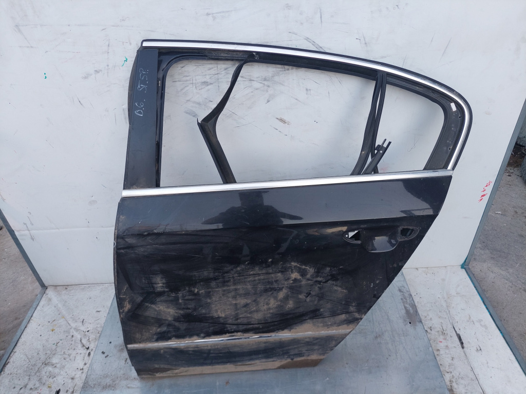 Usa / Portiera Stanga Spate Vw Passat B6 2005-2010 Negru Sedan / Berlina