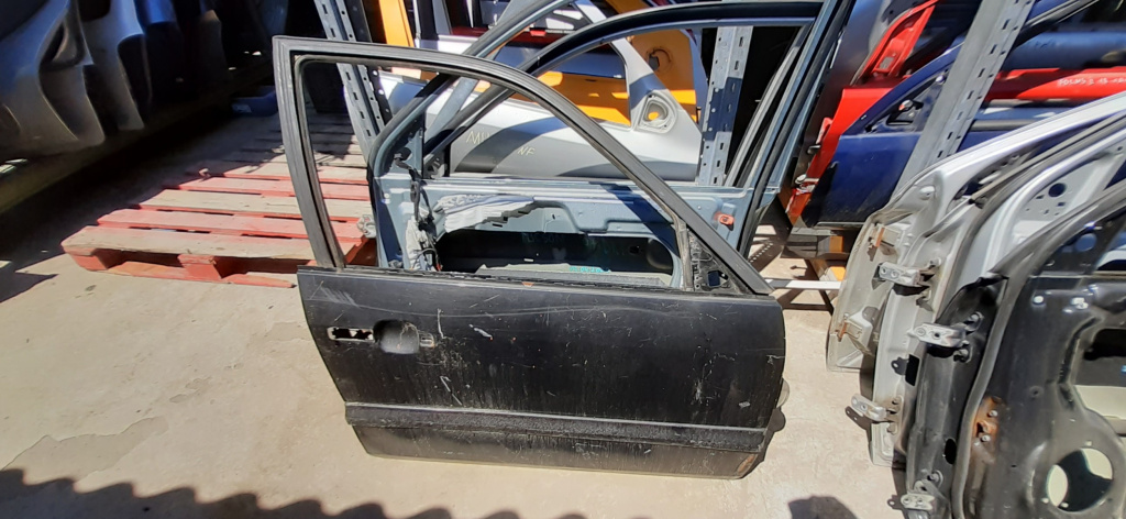 Usa / Portiera Vw Passat B4 1993-1996 Negru Fata Dreapta