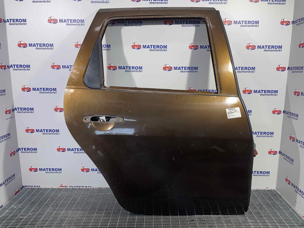USA SPATE DREAPTA DACIA DUSTER - - (2013 2017)