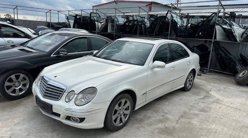 Usa stânga fata Mercedes e class w211 in stare foarte buna