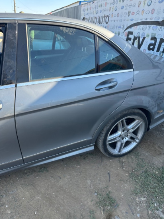 Usa stânga spate Mercedes c class w204 in stare foarte buna