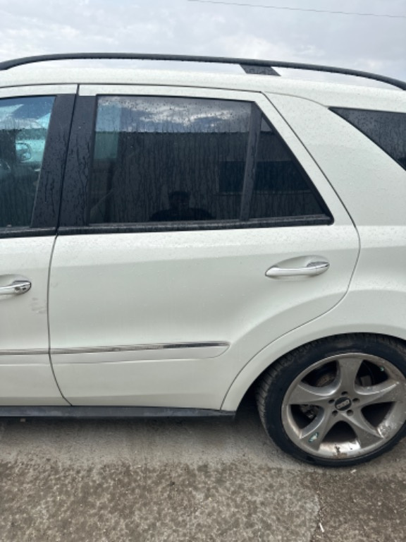 Usa stânga spate Mercedes ml w164 in stare foarte buna