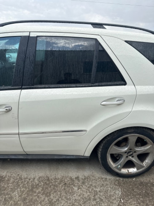 Usa stânga spate Mercedes ml w164 in stare foarte buna