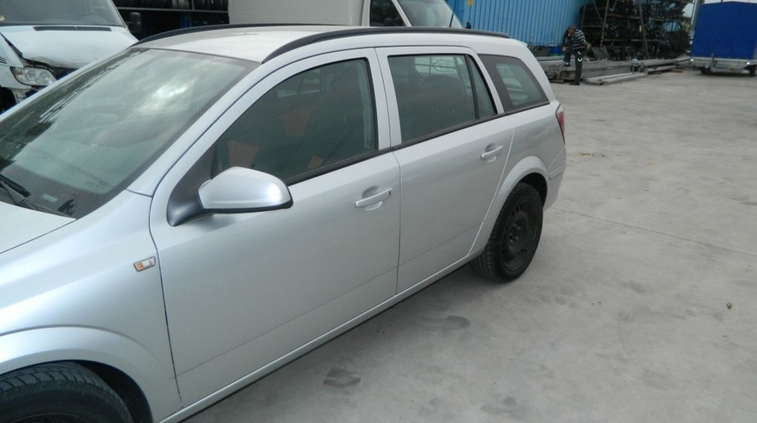 Usa stanga - dreapta fata Opel Astra H model 2008