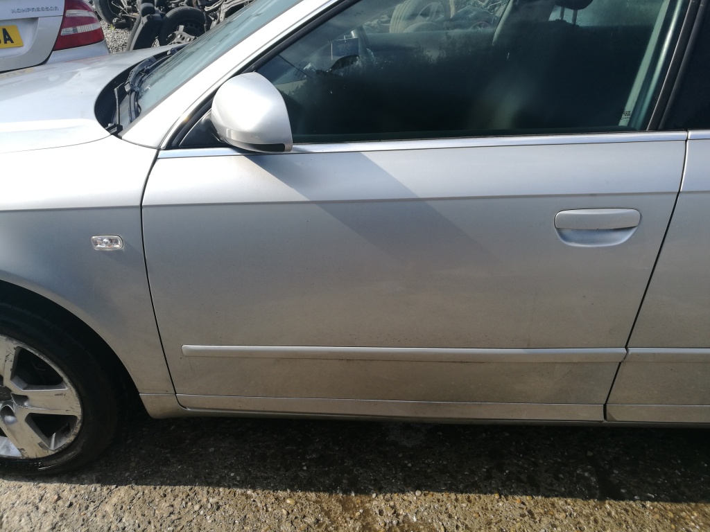 Usa stanga fata Audi A4 B7 gri