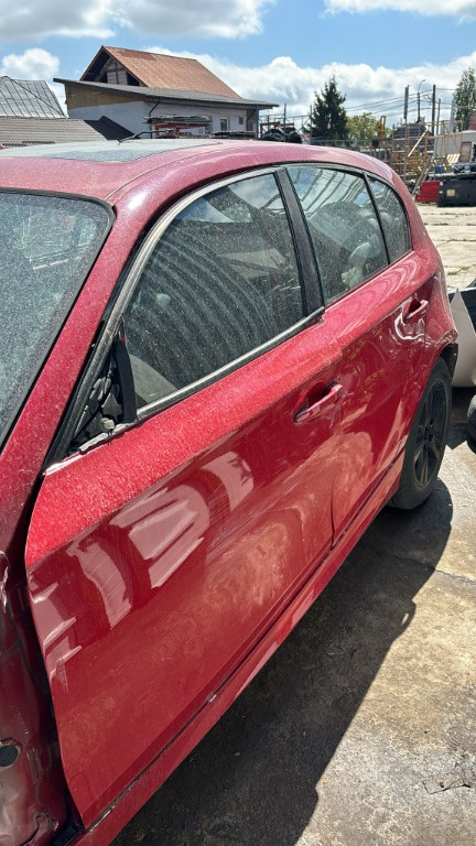 Usa stanga fata cu mic defect BMW 118D E87 an fab. 2011