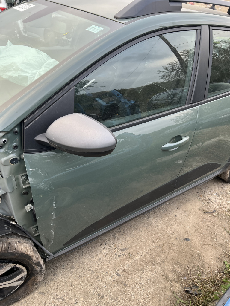 Usa stanga fata Dacia Sandero 3 Stepway 1.0 Benzina 2022, CU DEFECT
