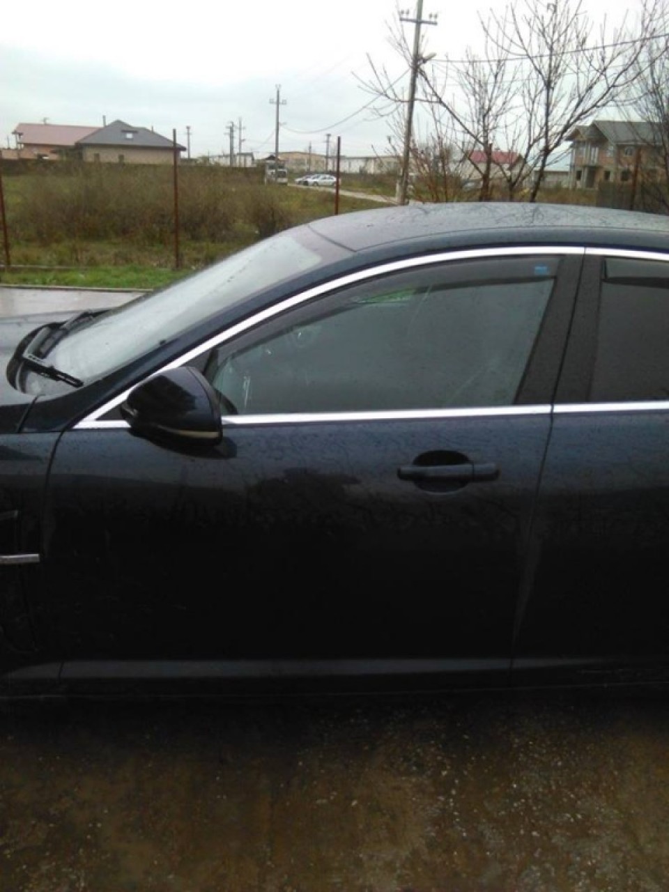 Usa stanga fata dezechipata jaguar xf