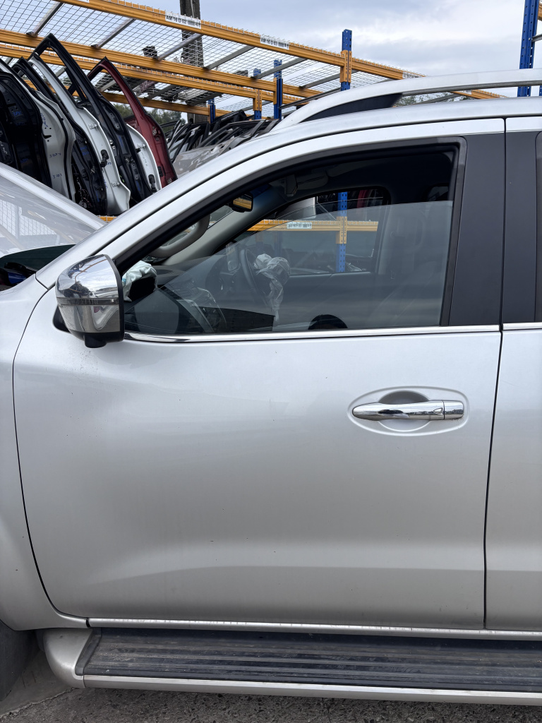 Usa stanga fata Nissan Navara 2.3 Motorina 2016, -
