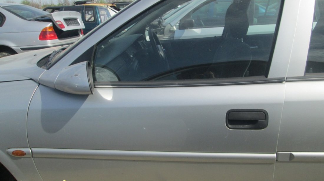 Usa stanga fata pentru opel vectra b facelift