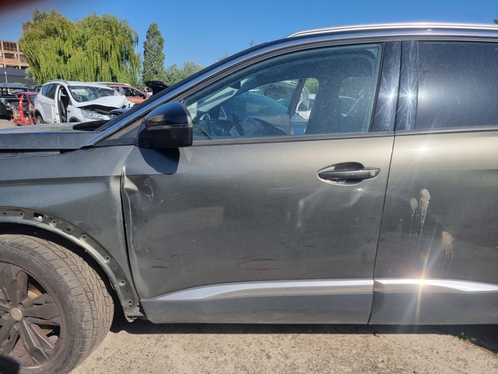Usa stanga fata Peugeot 3008 - Benzina 2017, CU DEFECT