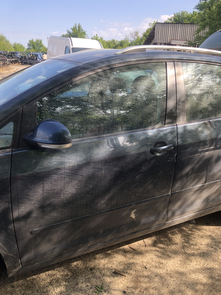Usa stanga fata Volkswagen Golf 6 Plus 1.6 Motorina 2010, -