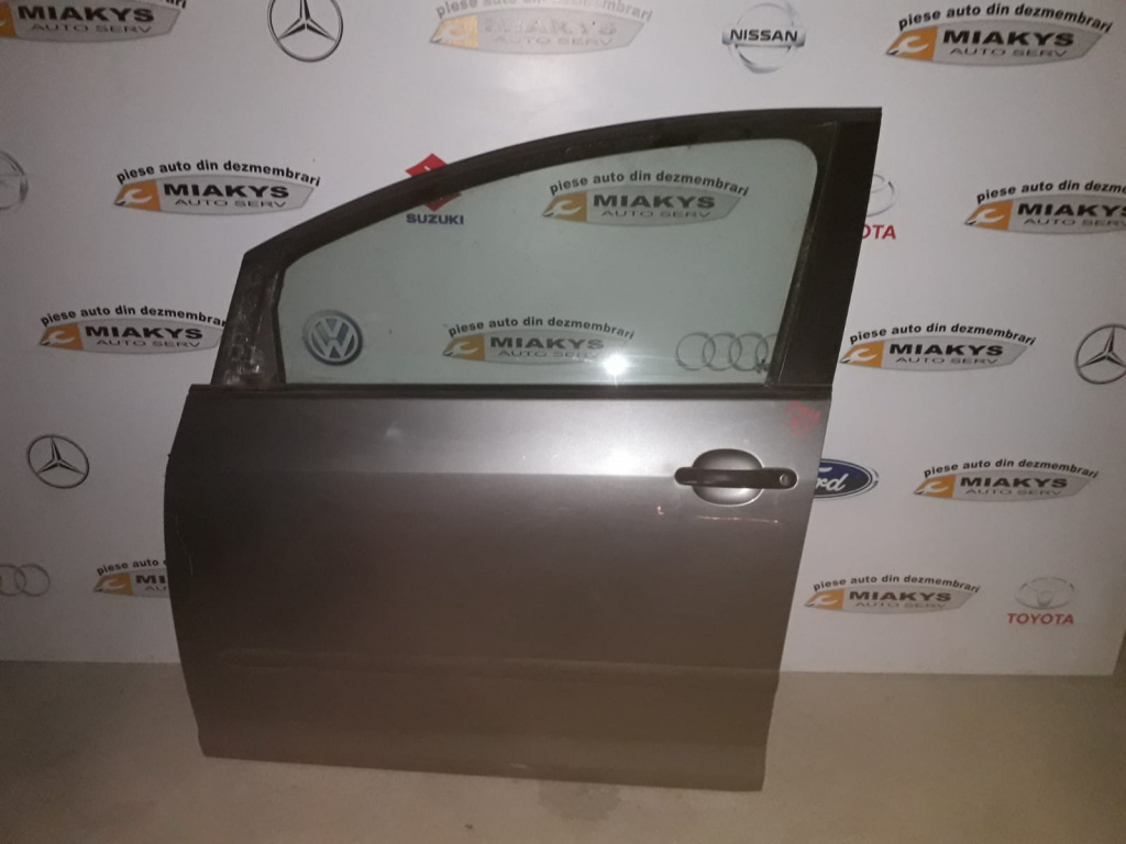Usa stanga fata VW Golf 5 plus