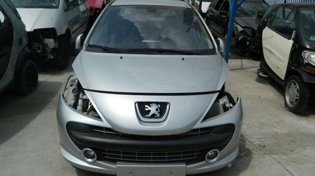 Usa stanga spate Peugeot 207 Hatchback 1.4 benzina model 2006