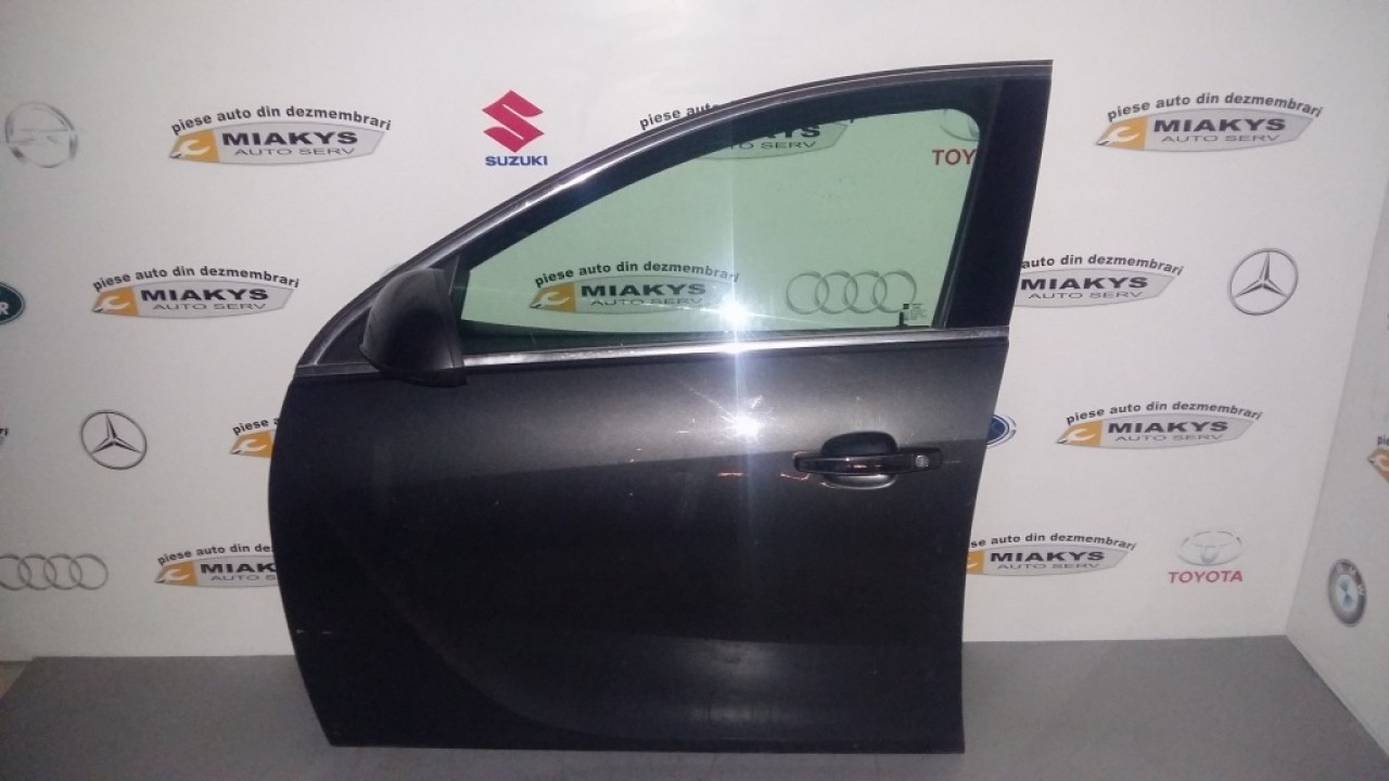 Usa stg fata Opel Insignia