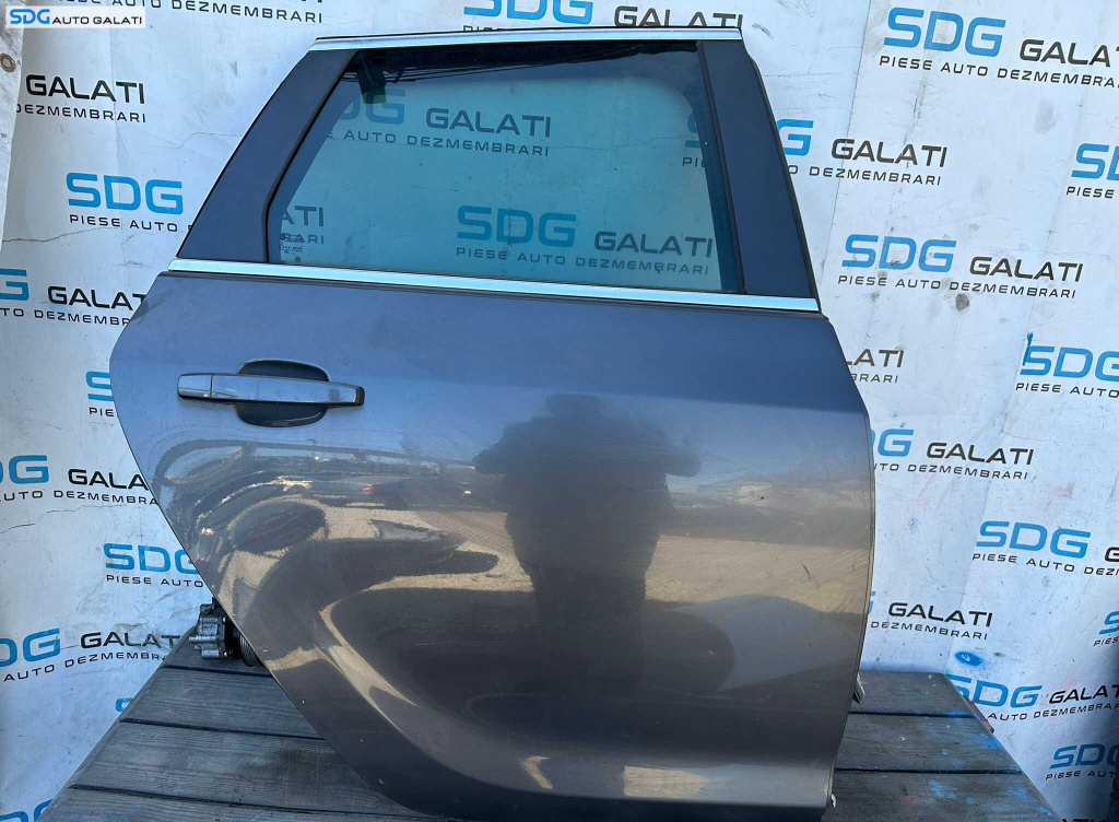 Usa Usi Portiera Portiere Dreapta Spate Dezechipata cu Imperfectiuni Opel Astra J Break Combi 2009 - 2016 Culoare Z177 [X3396]