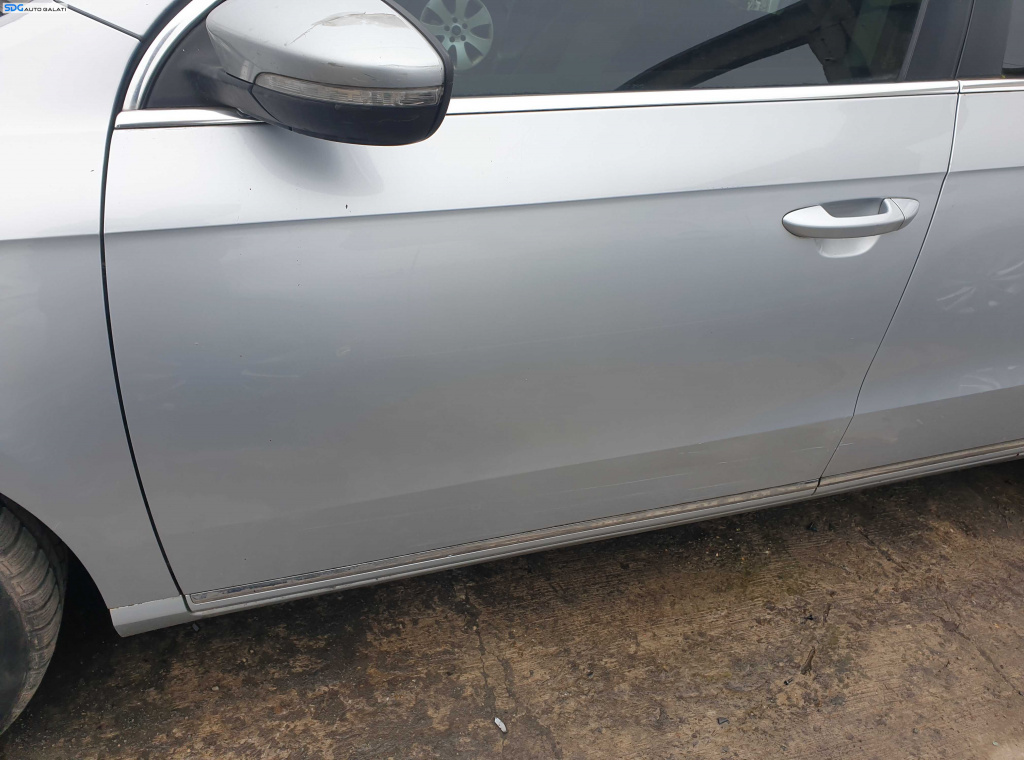 Usa Usi Portiera Portiere Stanga Fata Dezechipata cu Imperfectiuni Volkswagen Passat B7 2010 - 2015 Culoare LA7W [K3742]