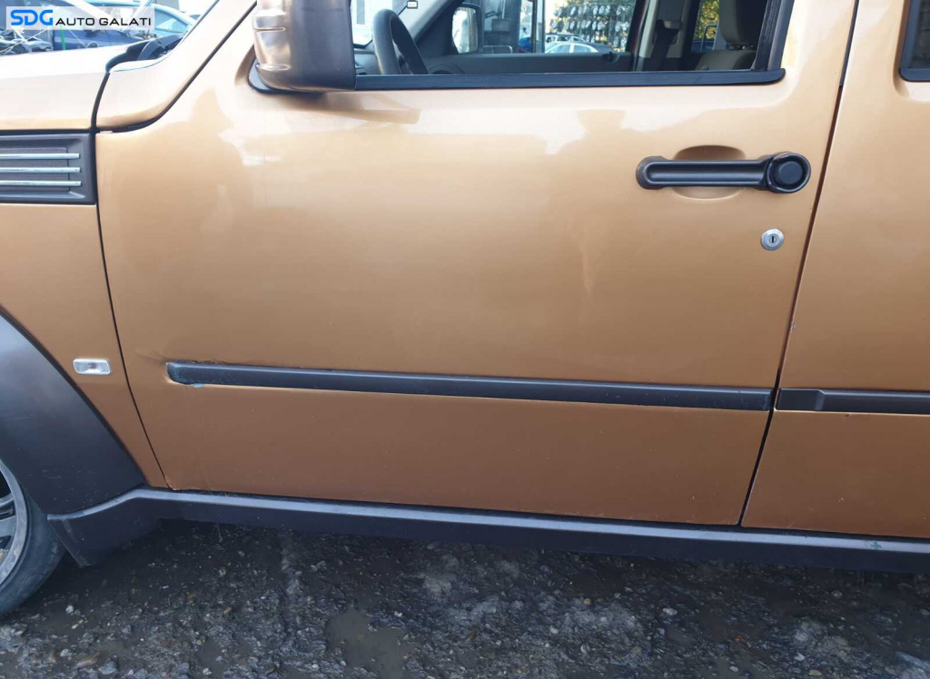 Usa Usi Portiera Portiere Stanga Fata Dezechipata cu Imperfectiuni Dodge Nitro 2007 - 2012 [C8847] (prezinta inceput rugina,vopsea crapata probabil peste kit)