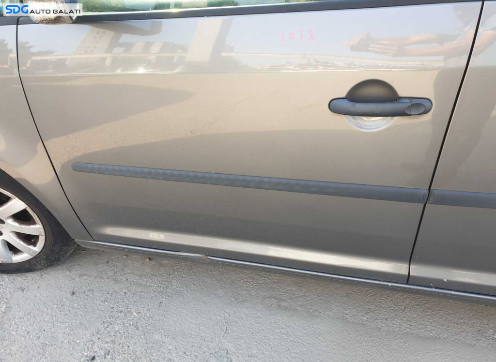 Usa Usi Portiera Portiere Stanga Fata Dezechipata Volkswagen Touran 1T2 FL Facelift 2007 - 2010 Culoare LD7S [C9150]
