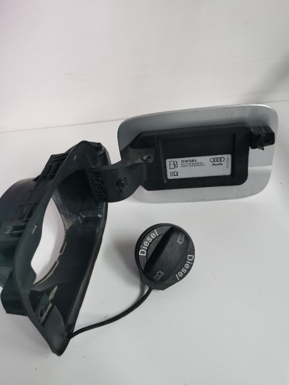 Usa / usita / capac rezervor / buson Audi A4 B8 gri LX7W