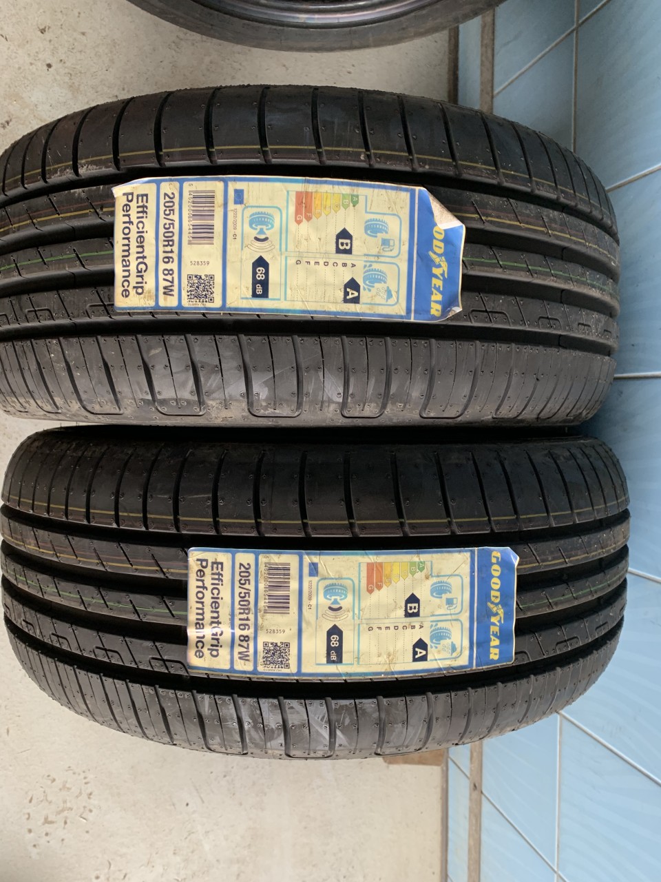 Vând 2 anvelope 205/50/16 goodyear  de 