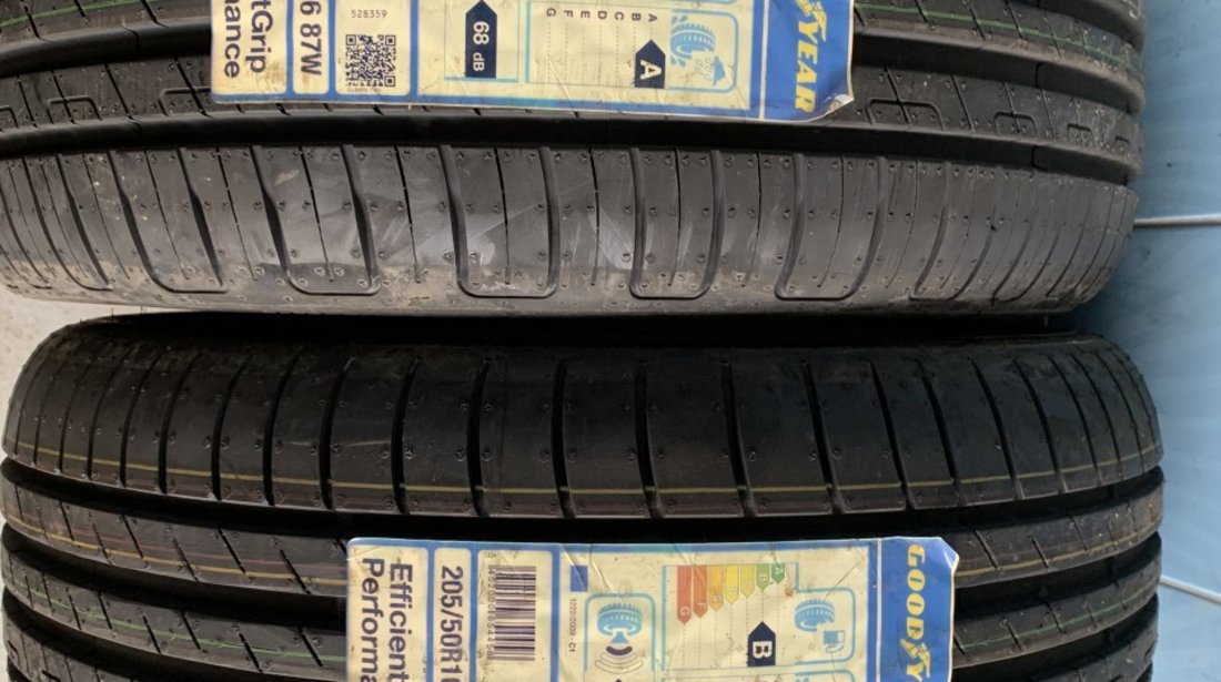 Vând 2 anvelope 205/50/16 goodyear  de vară noi