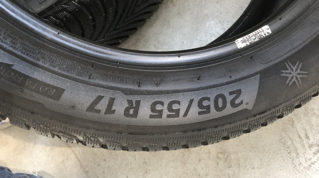 Vând 2 anvelope 205/55/17 Michelin de iarnă ca noi