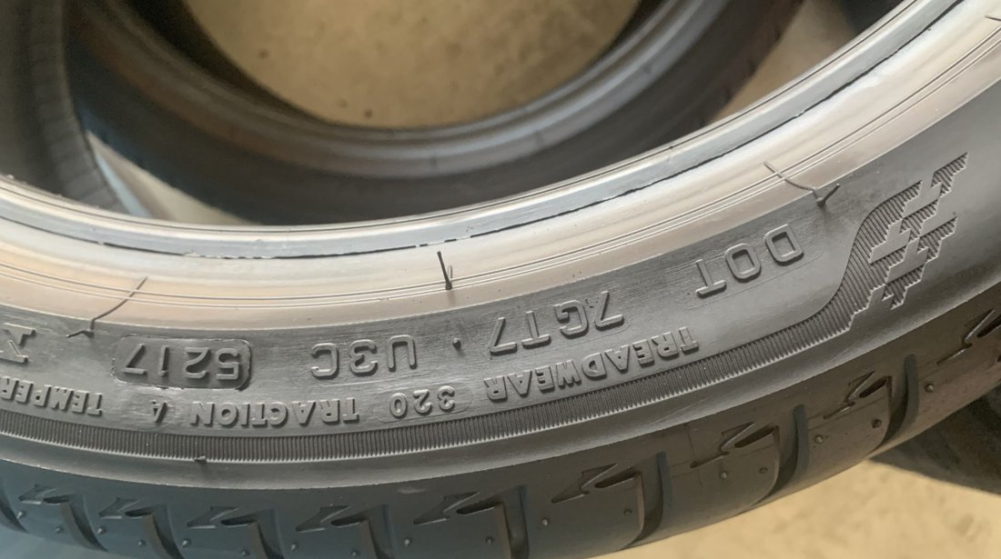 Vând 2 anvelope 225/40/18 bridgestone de vară ca noi