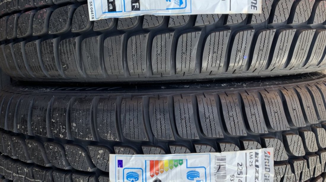 Vând 2 anvelope 225/40/19 bridgestone de iarnă noi