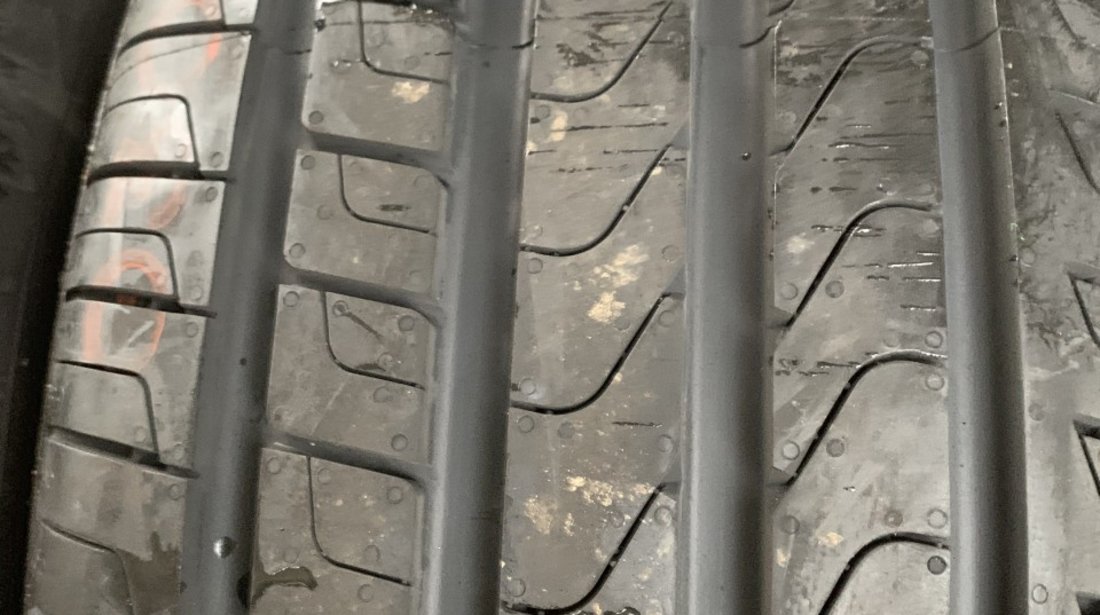 Vând 2 anvelope 235/60/18 Pirelli de vară noi