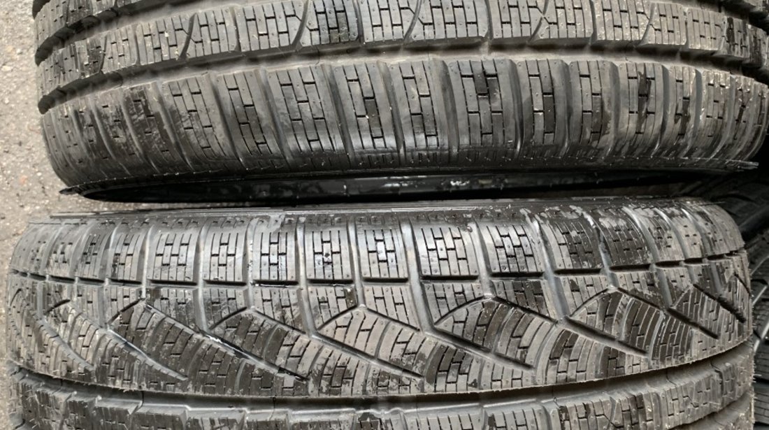 Vând 2 anvelope 245/35/18 Pirelli runflat de iarnă noi