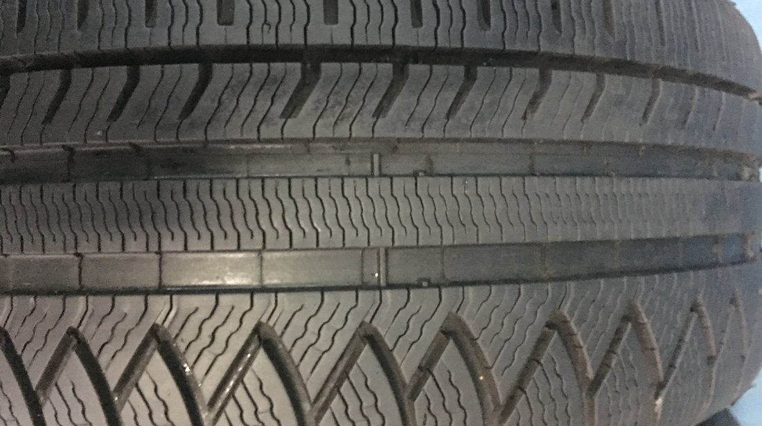 Vând 2 anvelope 245/40/19 Michelin de iarnă ca noi