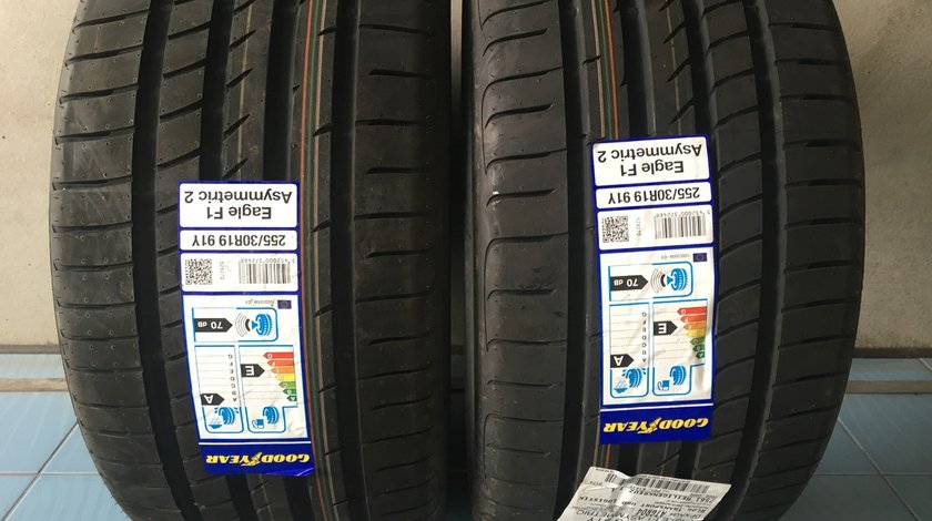 Vând 2 anvelope 255/30/19 goodyear de vara noi