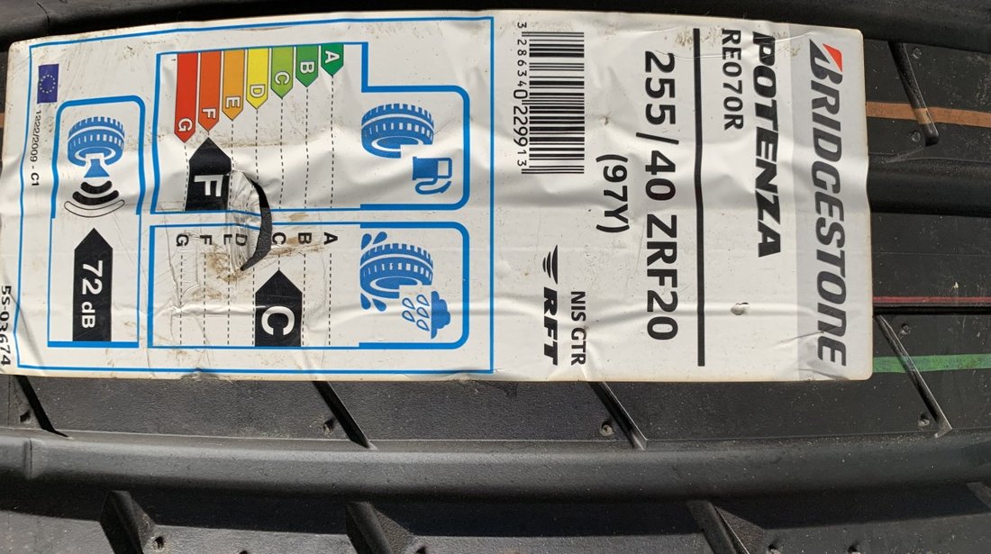 Vând 2 anvelope 255/40/20 bridgestone de vară runflat noi