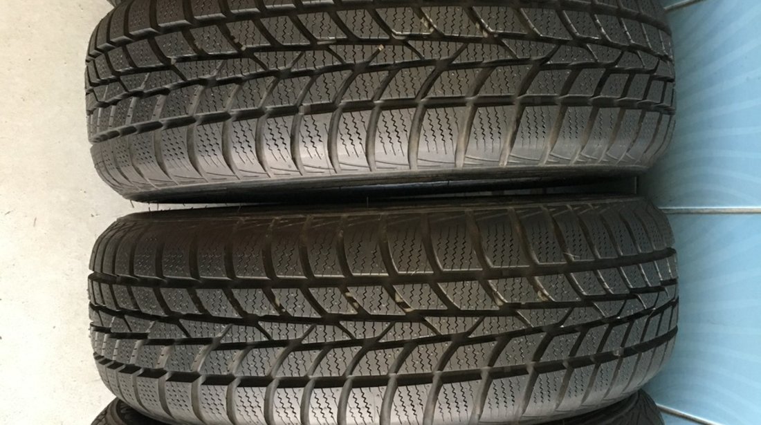 Vând 4 anvelope 165/60/14 hankook de iarna noi