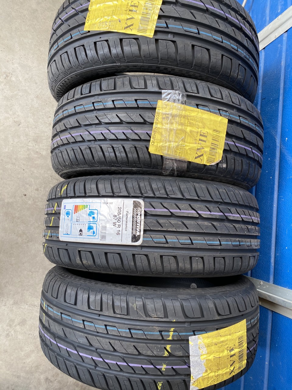 Vând 4 anvelope 205/50/16 sportiva de v