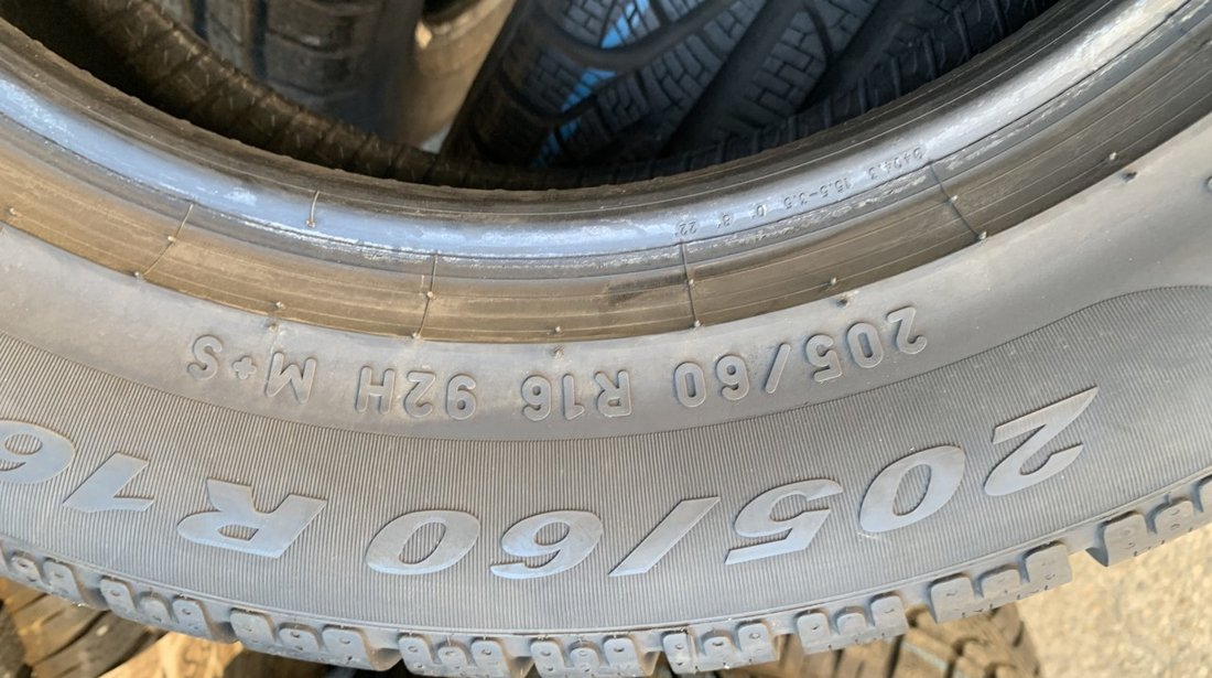 Vând 4 anvelope 205/60/16 Pirelli de iarnă ca noi