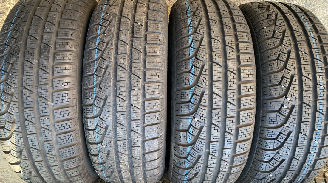 Vând 4 anvelope 205/60/16 Pirelli de iarnă ca noi