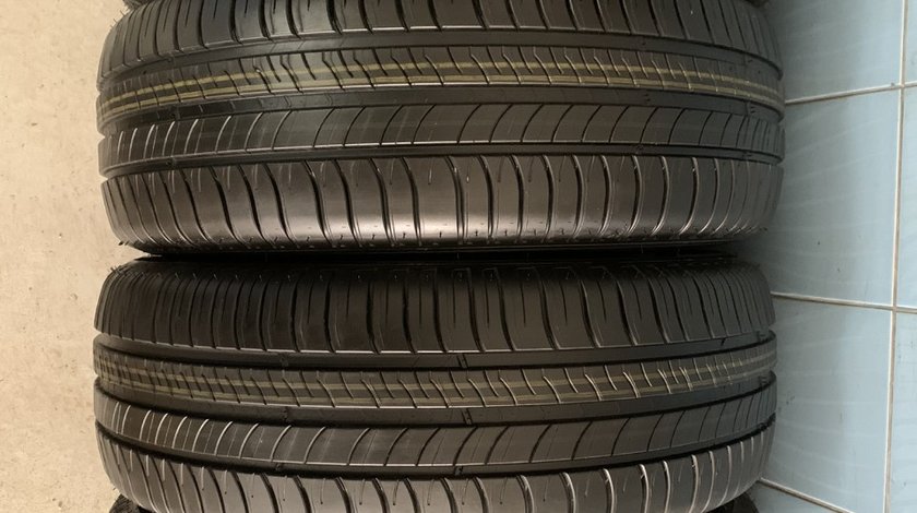 Vând 4 anvelope 215/60/16 Michelin de vară noi