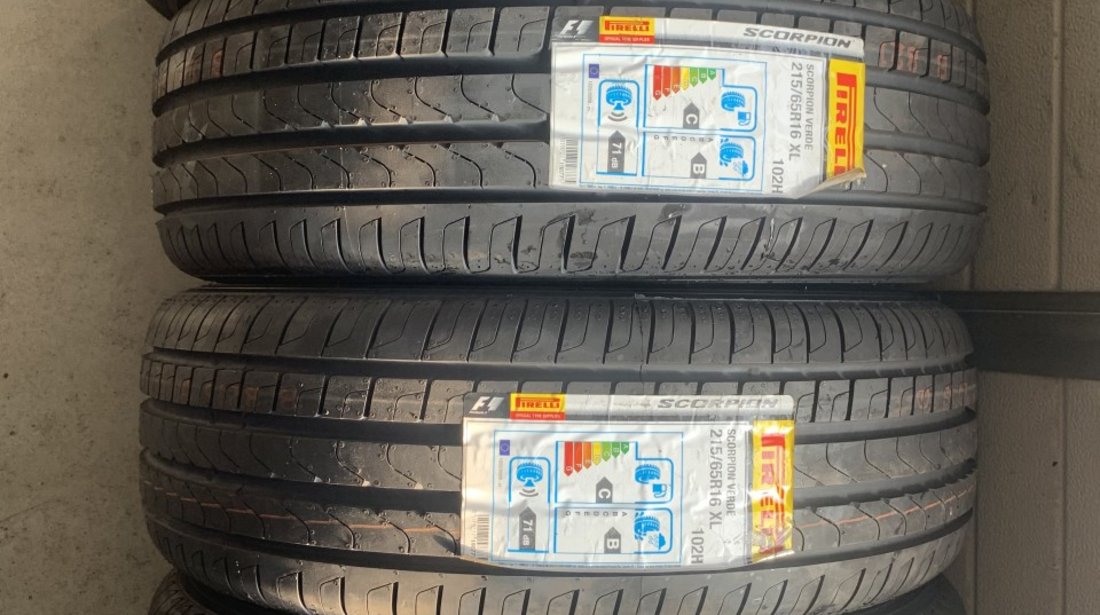 Vând 4 anvelope 215/65/16 Pirelli de vară noi