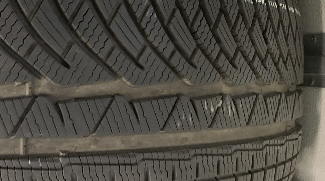 Vând 4 anvelope 225/40/18 Michelin de iarnă ca noi