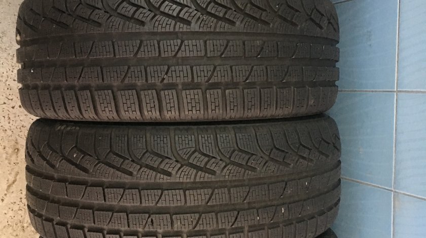 Vând 4 anvelope 235/45/18 Pirelli de iarnă ca noi