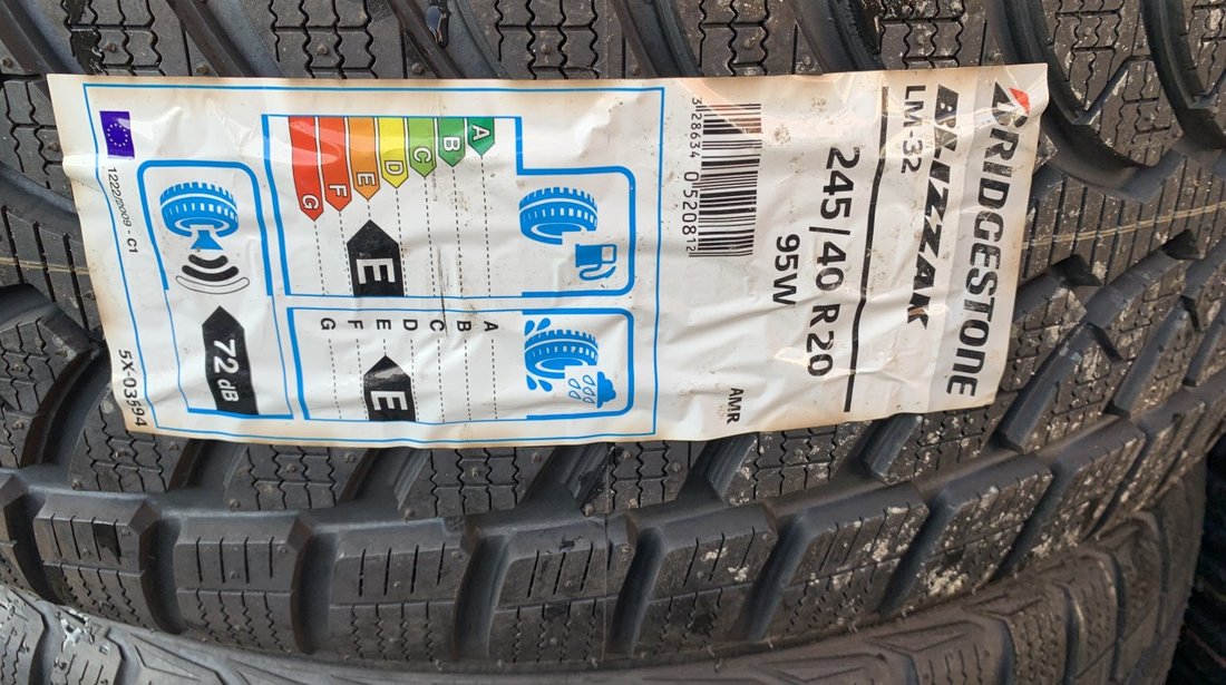 Vând 4 anvelope 245/40/20 bridgestone de iarnă noi