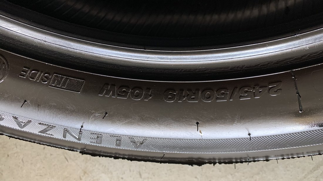 Vând 4 anvelope 245/50/19 bridgestone de vară runflat