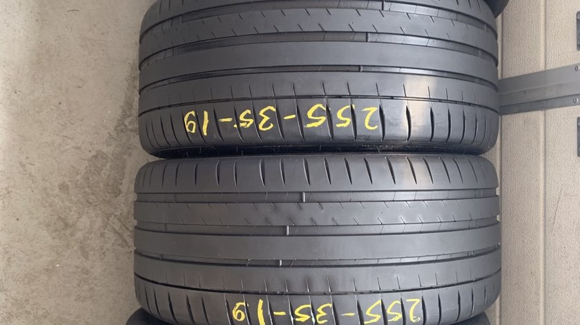 Vând 4 anvelope 255/35/19 Michelin de vară la 6 mm