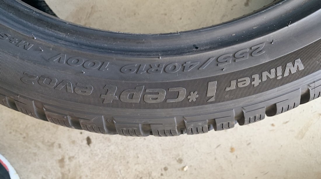 Vând 4 anvelope 255/40/19 hankook de iarnă ca noi